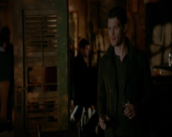 VampireDiariesWorld-dot-nl_7x14MoonlightOnTheBayou1277.jpg