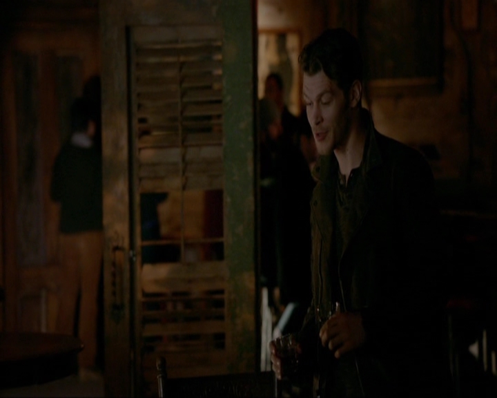 VampireDiariesWorld-dot-nl_7x14MoonlightOnTheBayou1278.jpg