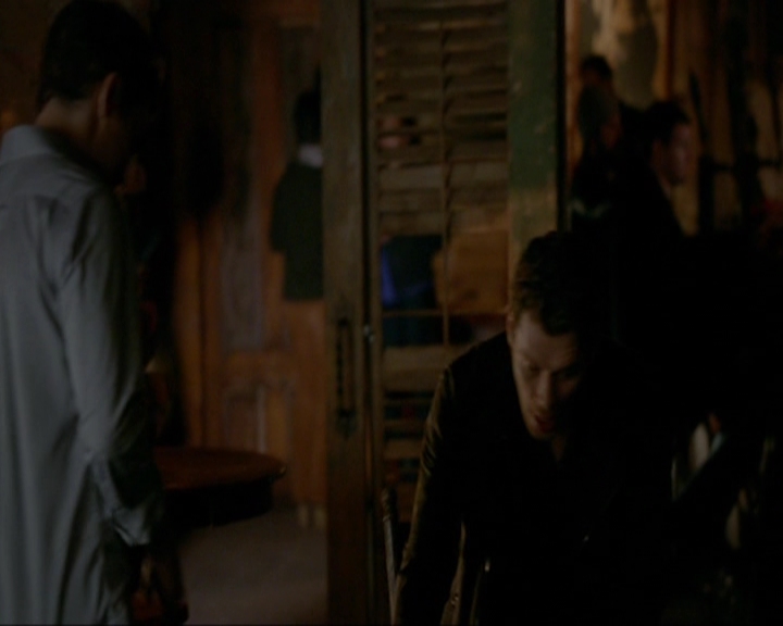 VampireDiariesWorld-dot-nl_7x14MoonlightOnTheBayou1279.jpg