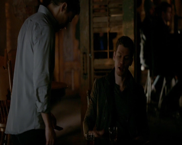 VampireDiariesWorld-dot-nl_7x14MoonlightOnTheBayou1280.jpg