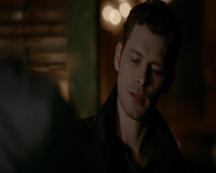 VampireDiariesWorld-dot-nl_7x14MoonlightOnTheBayou1288.jpg