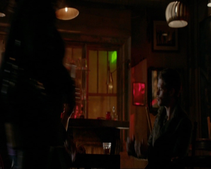 VampireDiariesWorld-dot-nl_7x14MoonlightOnTheBayou1292.jpg