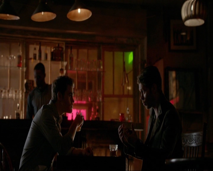 VampireDiariesWorld-dot-nl_7x14MoonlightOnTheBayou1294.jpg