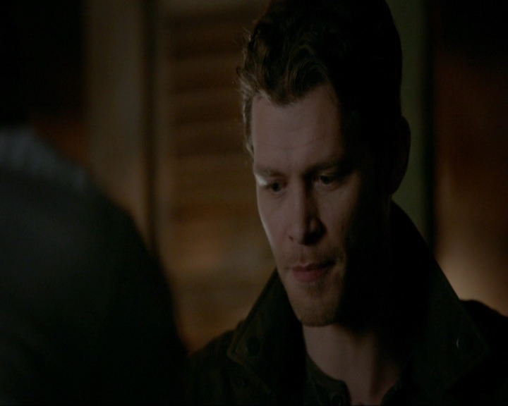 VampireDiariesWorld-dot-nl_7x14MoonlightOnTheBayou1295.jpg