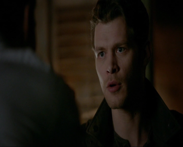 VampireDiariesWorld-dot-nl_7x14MoonlightOnTheBayou1298.jpg