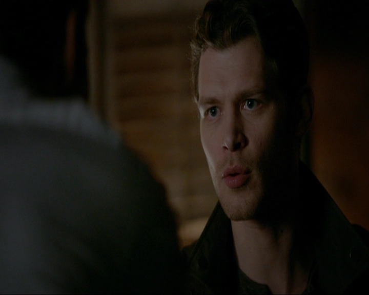 VampireDiariesWorld-dot-nl_7x14MoonlightOnTheBayou1299.jpg