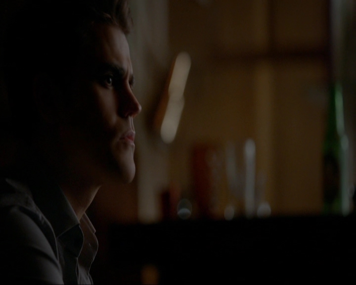 VampireDiariesWorld-dot-nl_7x14MoonlightOnTheBayou1308.jpg