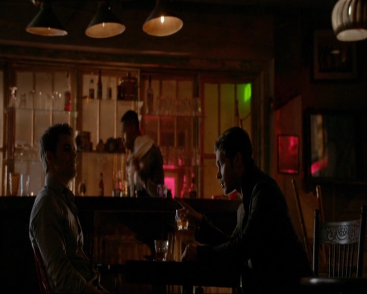 VampireDiariesWorld-dot-nl_7x14MoonlightOnTheBayou1311.jpg