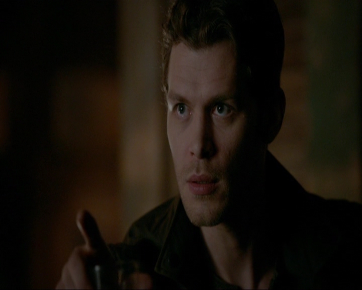 VampireDiariesWorld-dot-nl_7x14MoonlightOnTheBayou1312.jpg