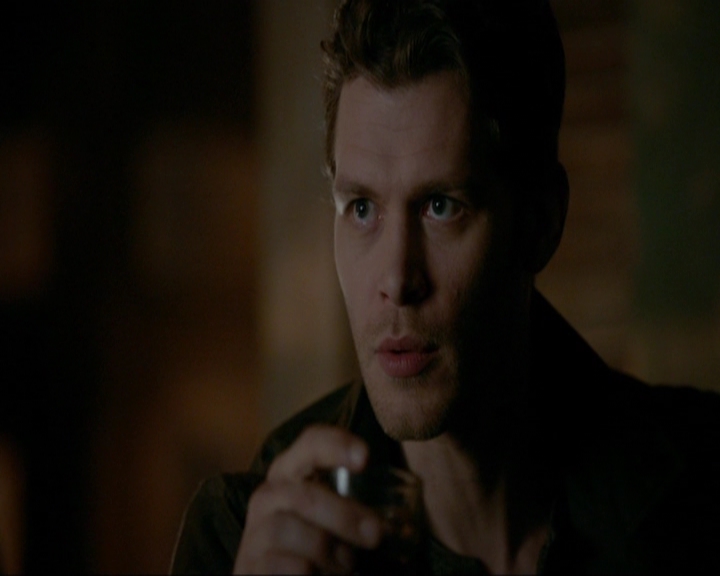 VampireDiariesWorld-dot-nl_7x14MoonlightOnTheBayou1313.jpg