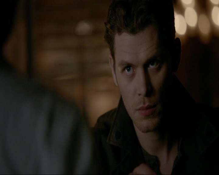 VampireDiariesWorld-dot-nl_7x14MoonlightOnTheBayou1319.jpg