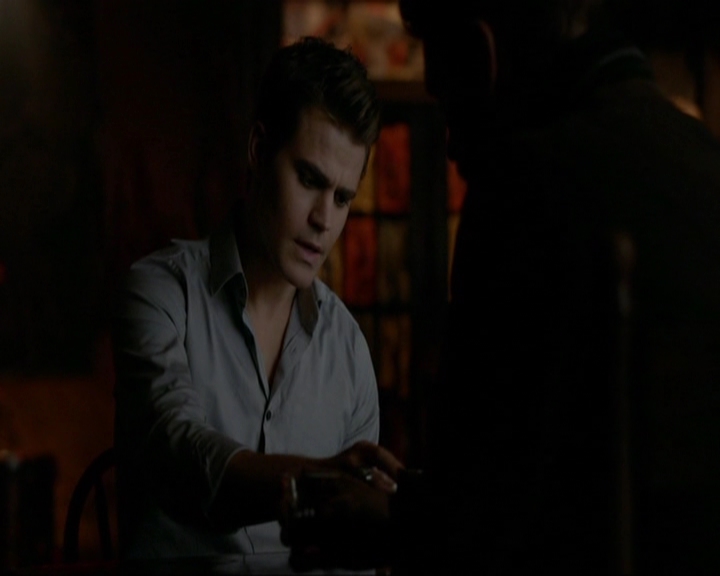 VampireDiariesWorld-dot-nl_7x14MoonlightOnTheBayou1322.jpg