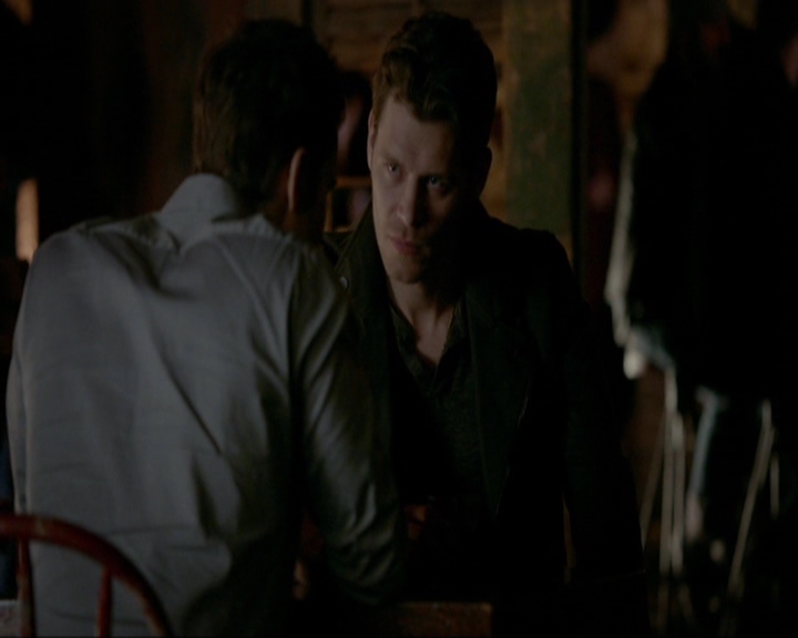 VampireDiariesWorld-dot-nl_7x14MoonlightOnTheBayou1326.jpg