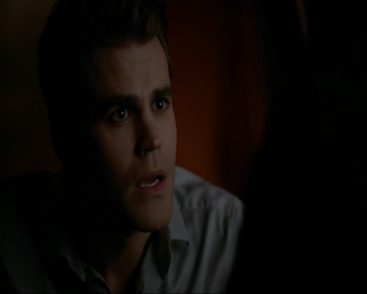 VampireDiariesWorld-dot-nl_7x14MoonlightOnTheBayou1327.jpg