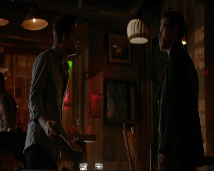 VampireDiariesWorld-dot-nl_7x14MoonlightOnTheBayou1345.jpg