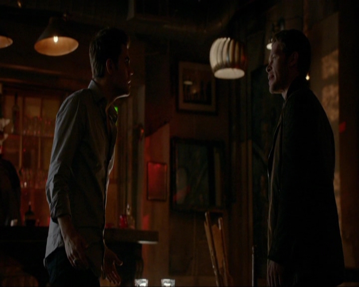 VampireDiariesWorld-dot-nl_7x14MoonlightOnTheBayou1346.jpg