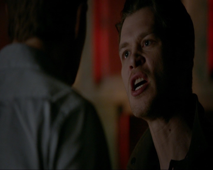 VampireDiariesWorld-dot-nl_7x14MoonlightOnTheBayou1348.jpg