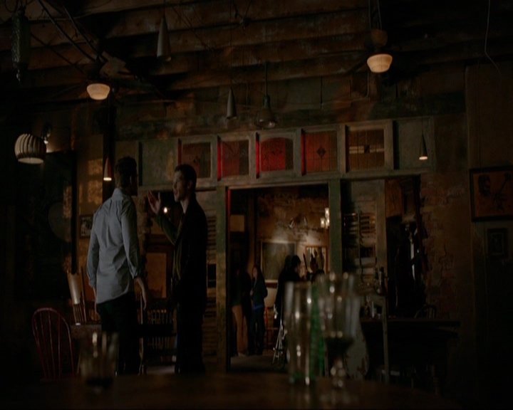 VampireDiariesWorld-dot-nl_7x14MoonlightOnTheBayou1357.jpg