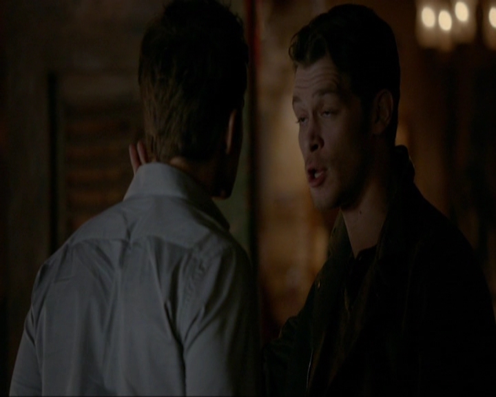 VampireDiariesWorld-dot-nl_7x14MoonlightOnTheBayou1358.jpg