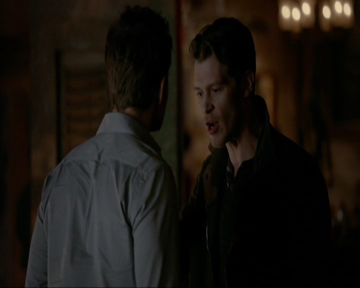 VampireDiariesWorld-dot-nl_7x14MoonlightOnTheBayou1362.jpg