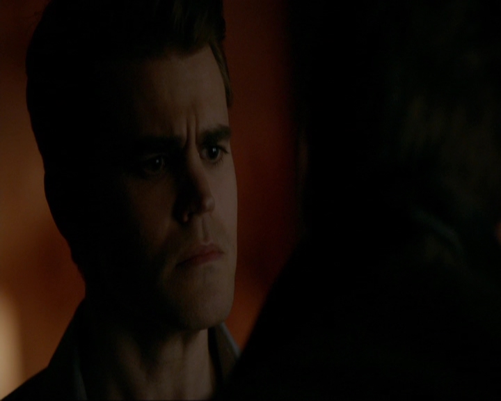 VampireDiariesWorld-dot-nl_7x14MoonlightOnTheBayou1363.jpg