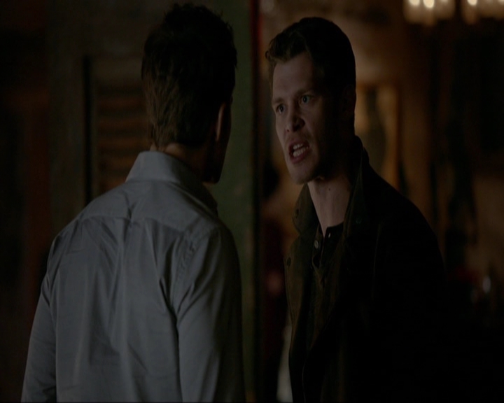 VampireDiariesWorld-dot-nl_7x14MoonlightOnTheBayou1365.jpg