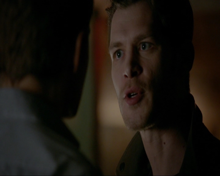 VampireDiariesWorld-dot-nl_7x14MoonlightOnTheBayou1367.jpg