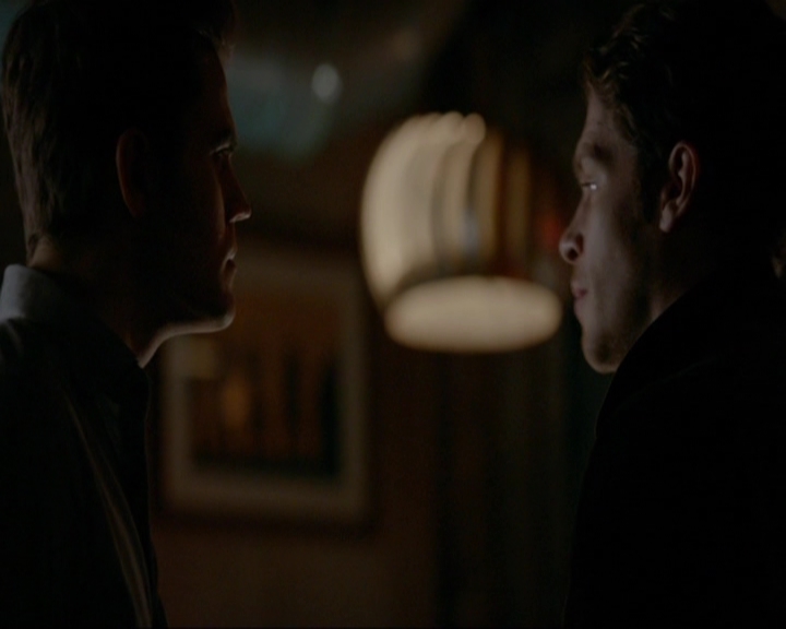 VampireDiariesWorld-dot-nl_7x14MoonlightOnTheBayou1374.jpg