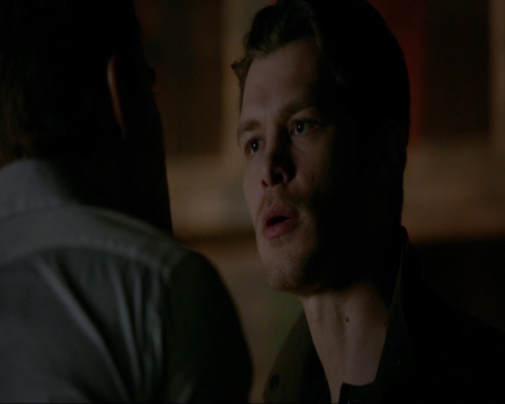 VampireDiariesWorld-dot-nl_7x14MoonlightOnTheBayou1379.jpg