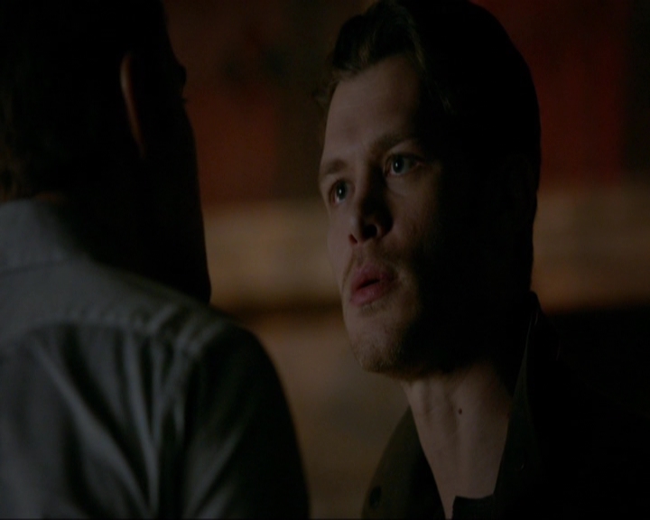 VampireDiariesWorld-dot-nl_7x14MoonlightOnTheBayou1380.jpg