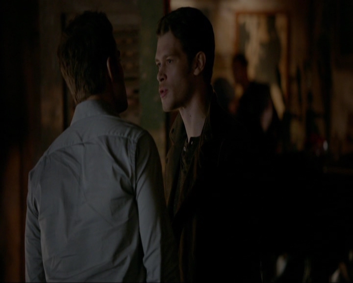 VampireDiariesWorld-dot-nl_7x14MoonlightOnTheBayou1382.jpg