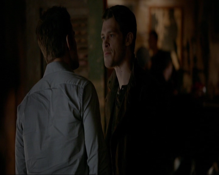 VampireDiariesWorld-dot-nl_7x14MoonlightOnTheBayou1383.jpg