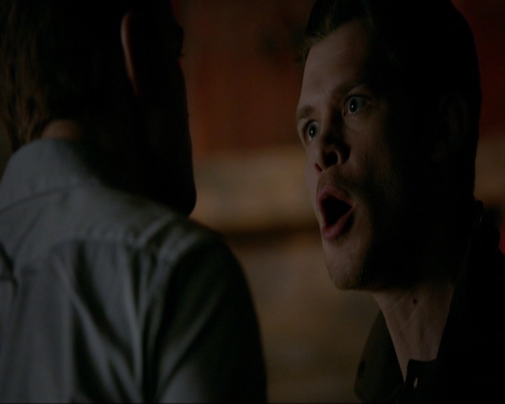 VampireDiariesWorld-dot-nl_7x14MoonlightOnTheBayou1385.jpg