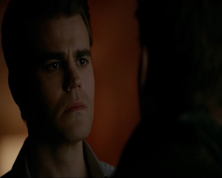 VampireDiariesWorld-dot-nl_7x14MoonlightOnTheBayou1388.jpg