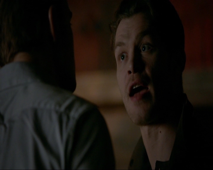 VampireDiariesWorld-dot-nl_7x14MoonlightOnTheBayou1389.jpg