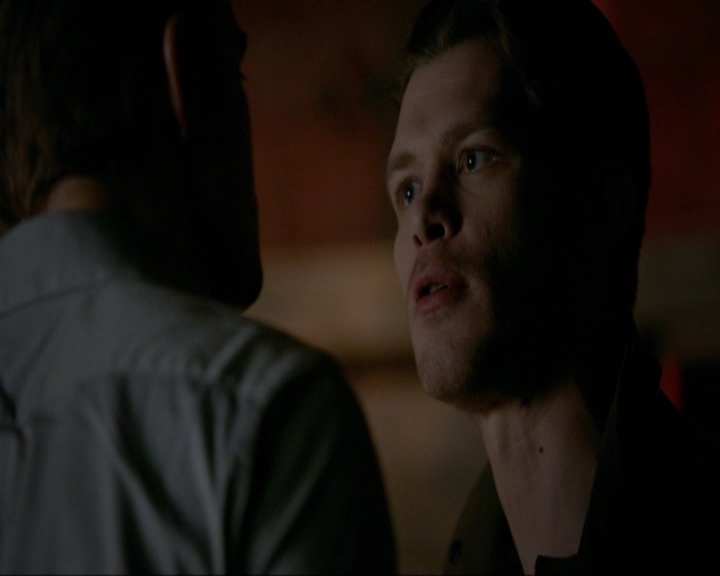 VampireDiariesWorld-dot-nl_7x14MoonlightOnTheBayou1390.jpg