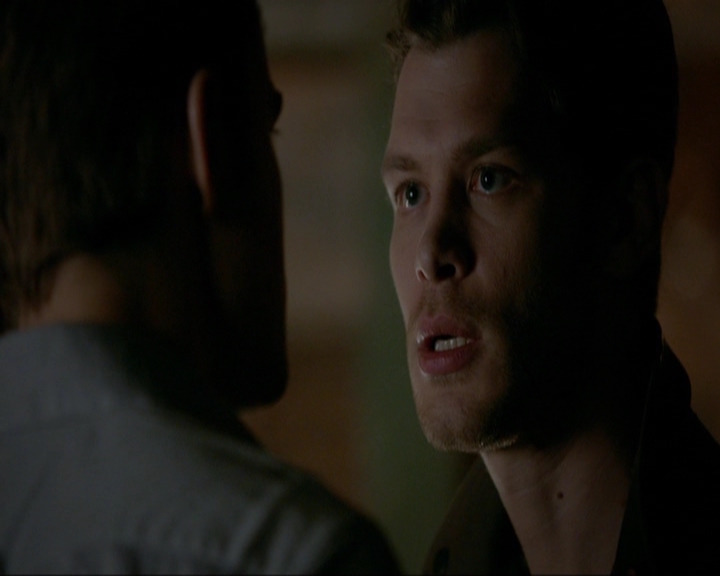 VampireDiariesWorld-dot-nl_7x14MoonlightOnTheBayou1401.jpg