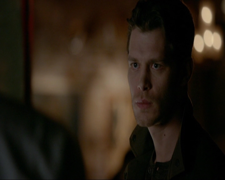 VampireDiariesWorld-dot-nl_7x14MoonlightOnTheBayou1412.jpg