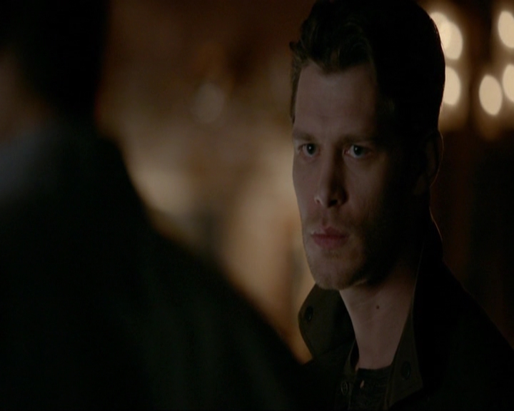 VampireDiariesWorld-dot-nl_7x14MoonlightOnTheBayou1413.jpg