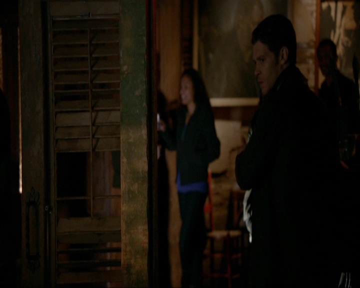 VampireDiariesWorld-dot-nl_7x14MoonlightOnTheBayou1421.jpg