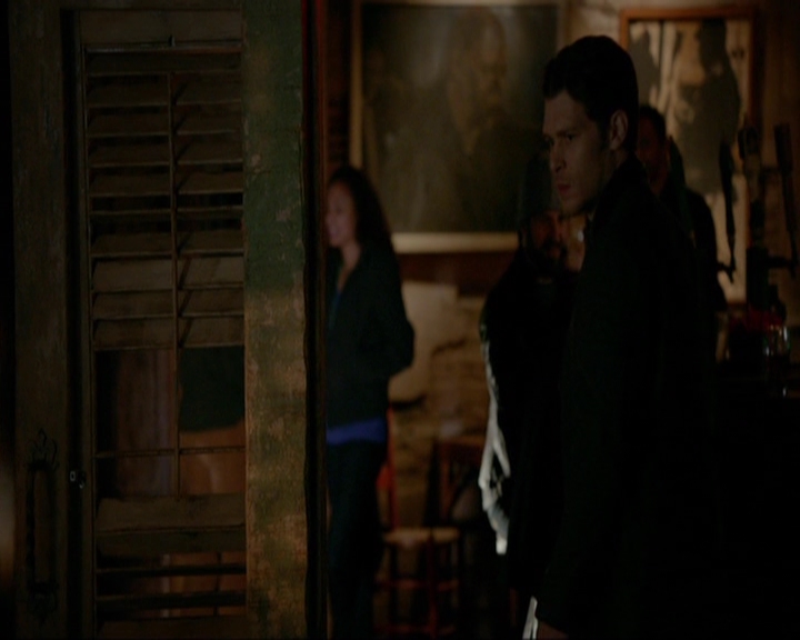 VampireDiariesWorld-dot-nl_7x14MoonlightOnTheBayou1422.jpg