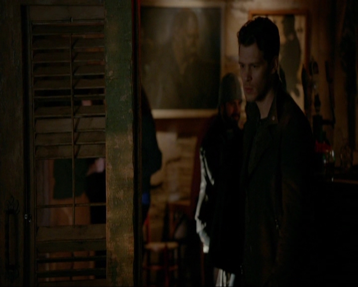 VampireDiariesWorld-dot-nl_7x14MoonlightOnTheBayou1423.jpg