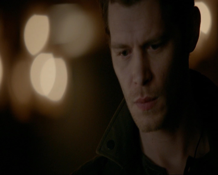 VampireDiariesWorld-dot-nl_7x14MoonlightOnTheBayou1428.jpg