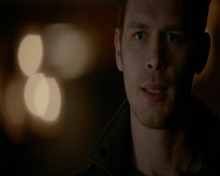 VampireDiariesWorld-dot-nl_7x14MoonlightOnTheBayou1429.jpg