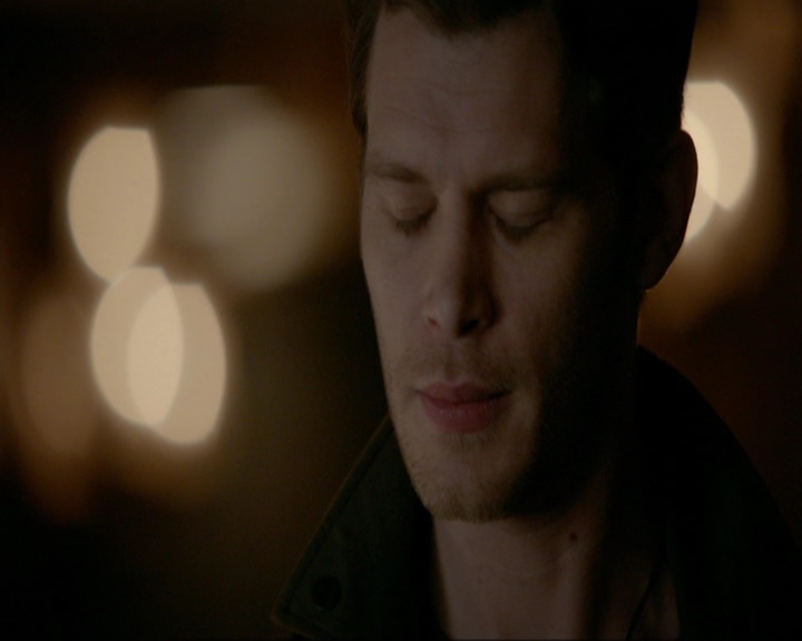 VampireDiariesWorld-dot-nl_7x14MoonlightOnTheBayou1432.jpg