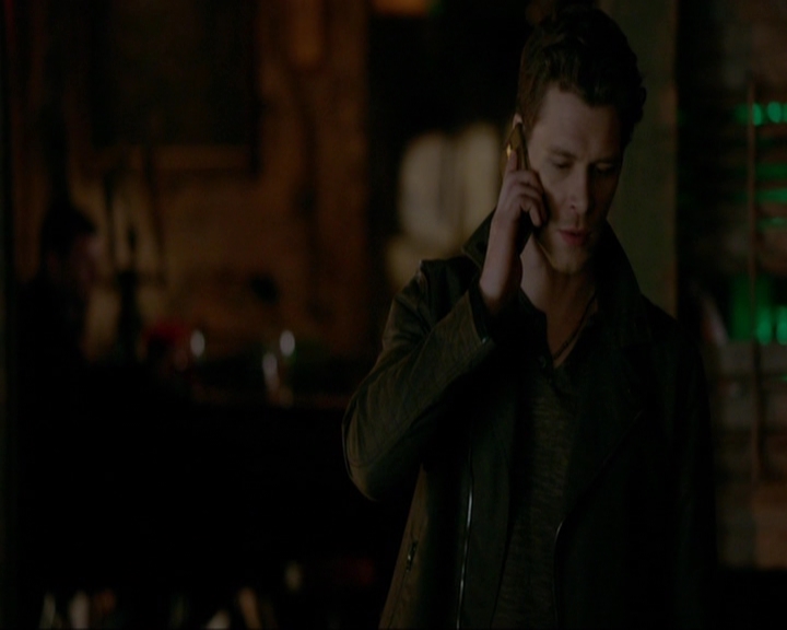 VampireDiariesWorld-dot-nl_7x14MoonlightOnTheBayou1442.jpg