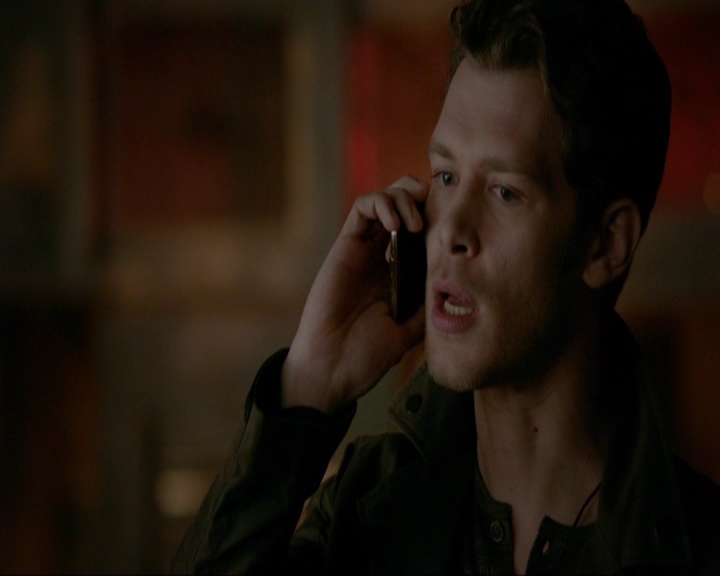 VampireDiariesWorld-dot-nl_7x14MoonlightOnTheBayou1449.jpg