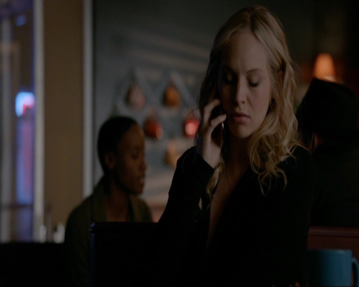 VampireDiariesWorld-dot-nl_7x14MoonlightOnTheBayou1454.jpg