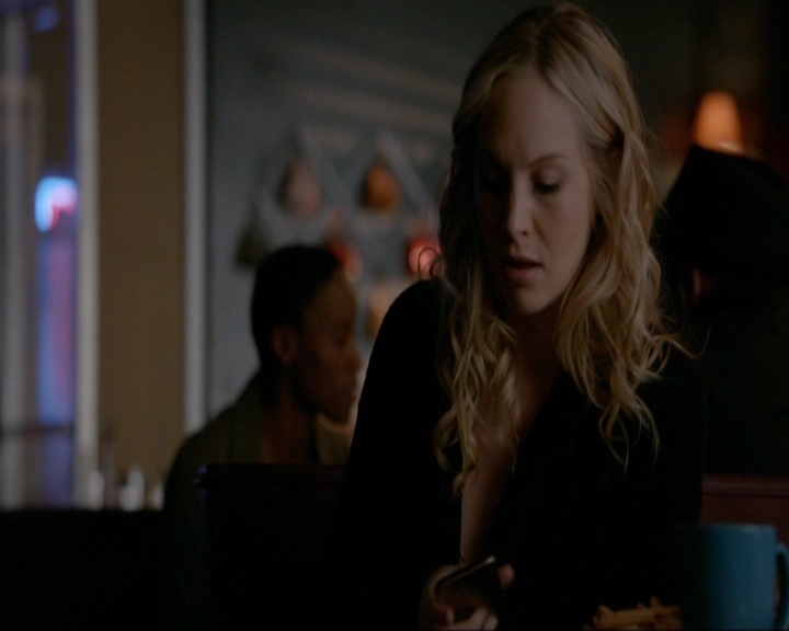 VampireDiariesWorld-dot-nl_7x14MoonlightOnTheBayou1455.jpg