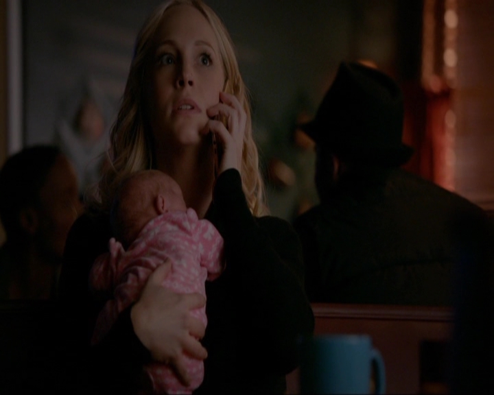 VampireDiariesWorld-dot-nl_7x14MoonlightOnTheBayou1464.jpg